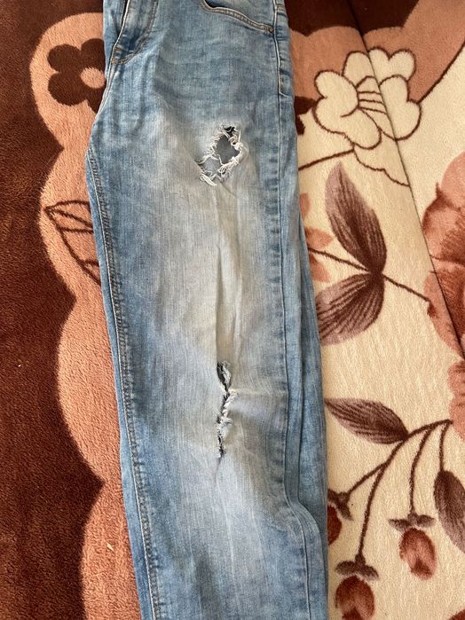 Geanta și 2 perechi de blugi