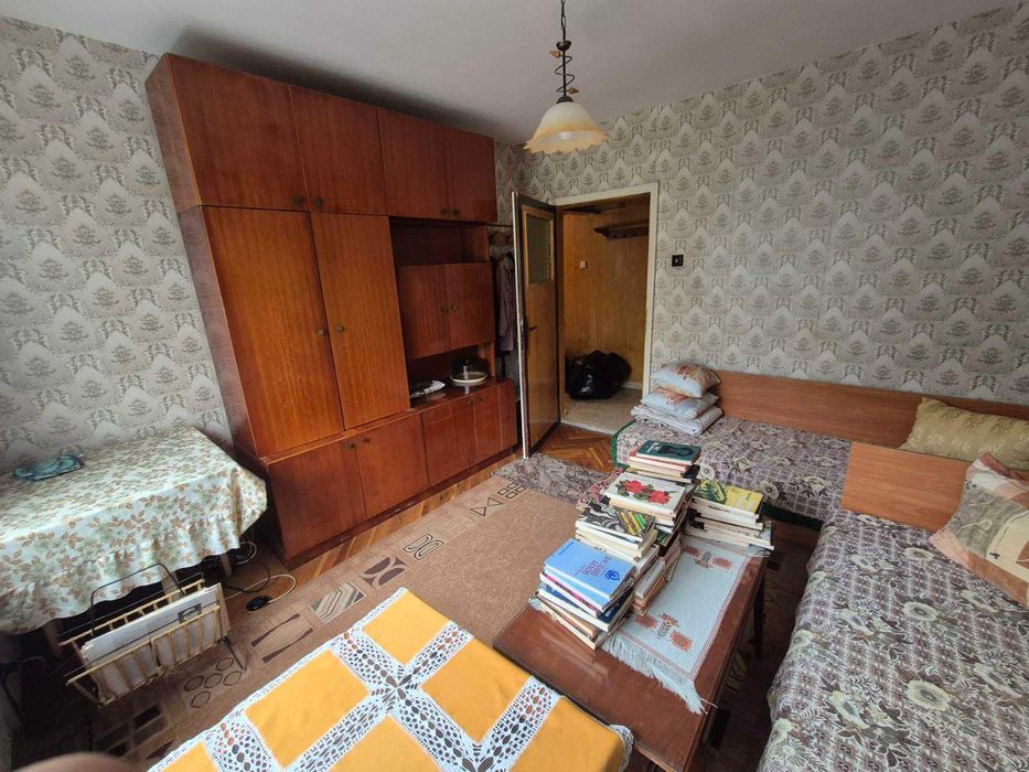 Дава се под наем Четиристаен апартамент в Варна, Цветен квартал - 80 кв.м за 160000 € - Снимка #10