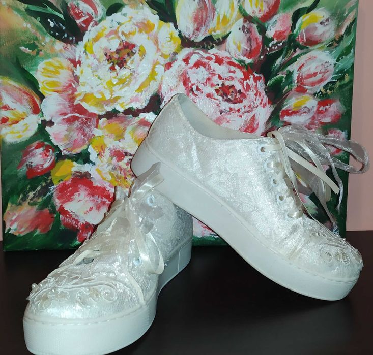 Удобни и красиви сватбени маратонки