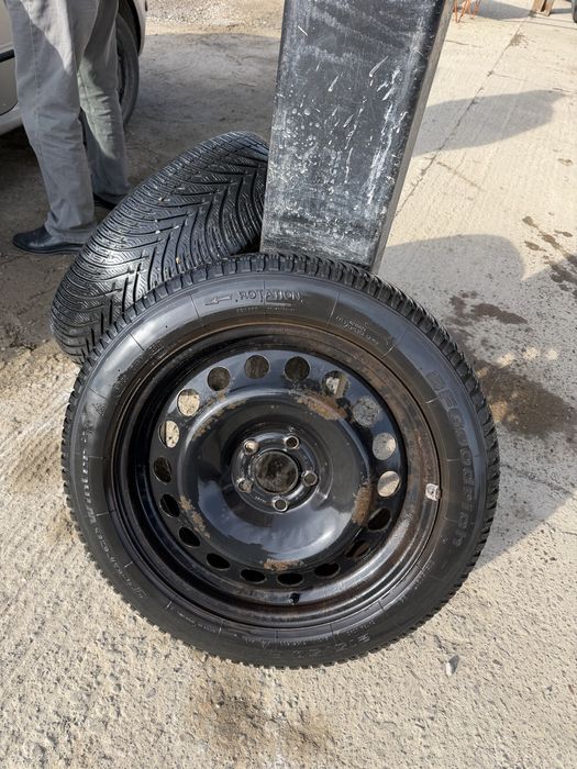 Roți de iarnă stare foarte bună 215 50 R17