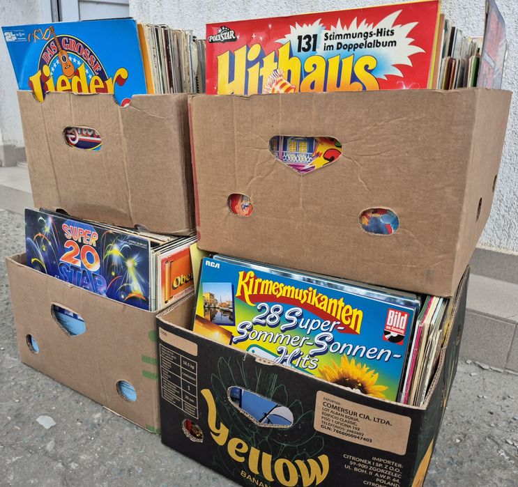 Lot Discuri Vinil colectie 700 in stare buna cu muzica usoara 

- lot