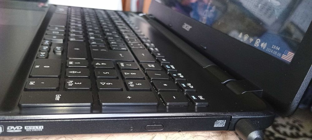 Лаптоп Aser E15    E5-521G-4805