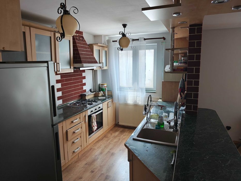 Inchiriez apartament 3 camere!