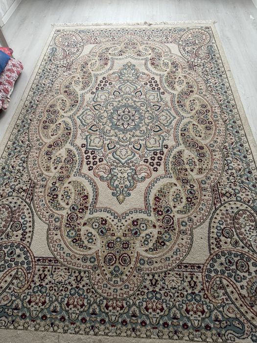 Продам ковер. Размер  2 м на 3,5 м