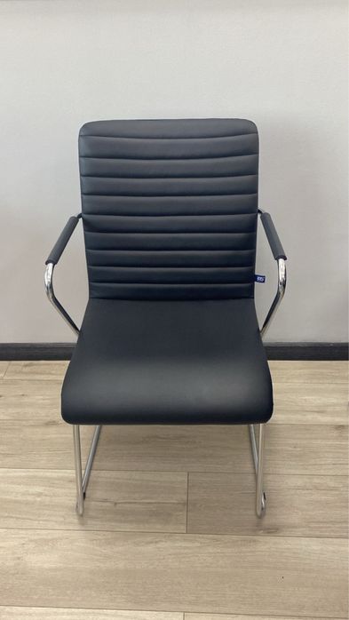 Продам Офисные стулья