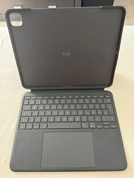Logitech Combo Touch pentru iPad Pro 13-inch M4/M5