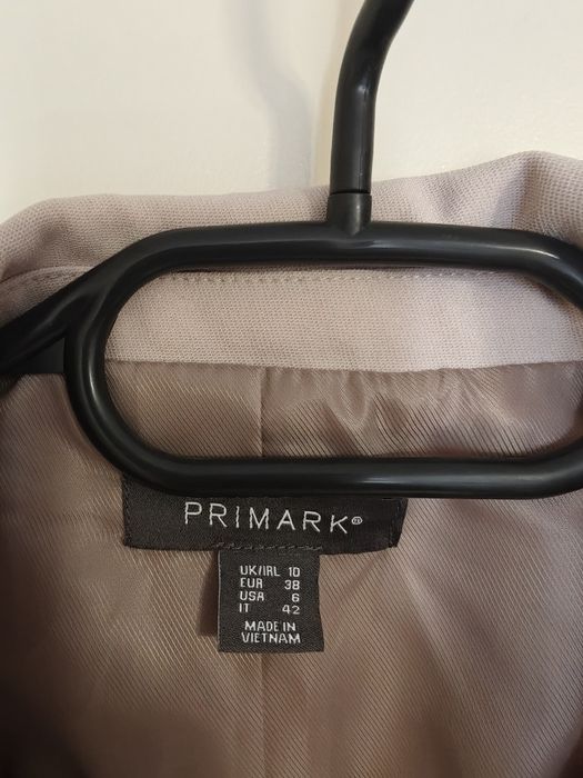 Бежово сако размер 38