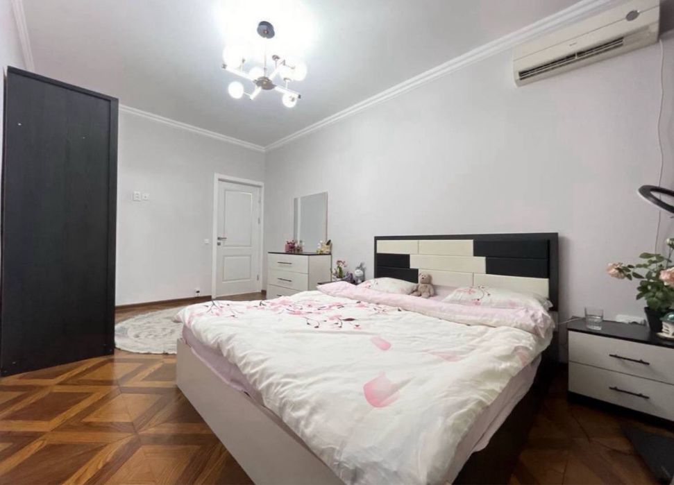 Ойбек, 5 комнатная квартира 200м2 в центре, Госпитальный