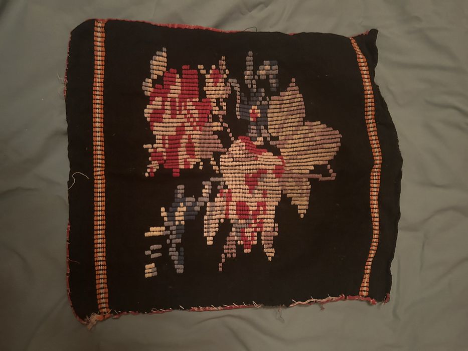 Старинно ръчно правени плетива, покривки, карета