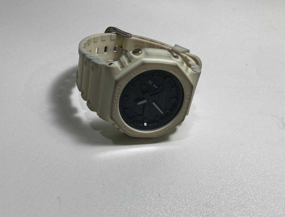Casio G-shock multi band 6 белого цвета
