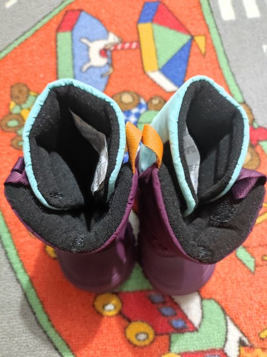 Vând cizme de zăpadă  impermeabile marimea 18/19