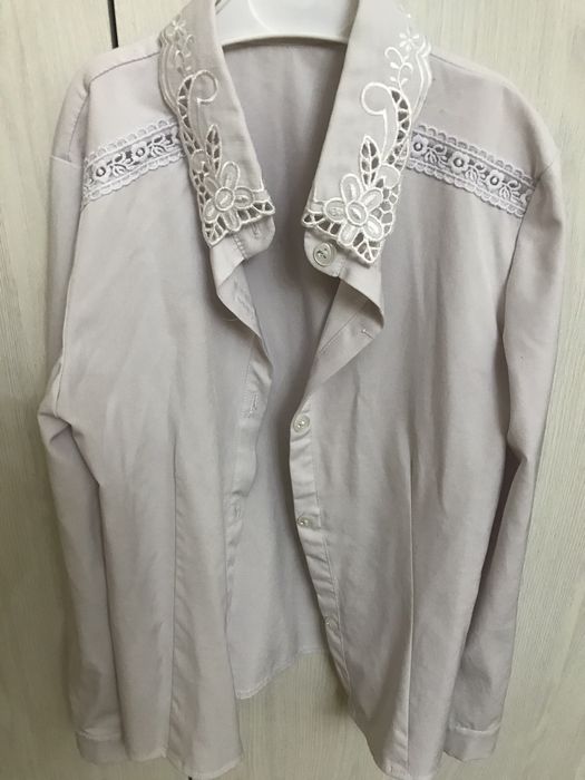 Қыз балаға мектеп формалары сатылады