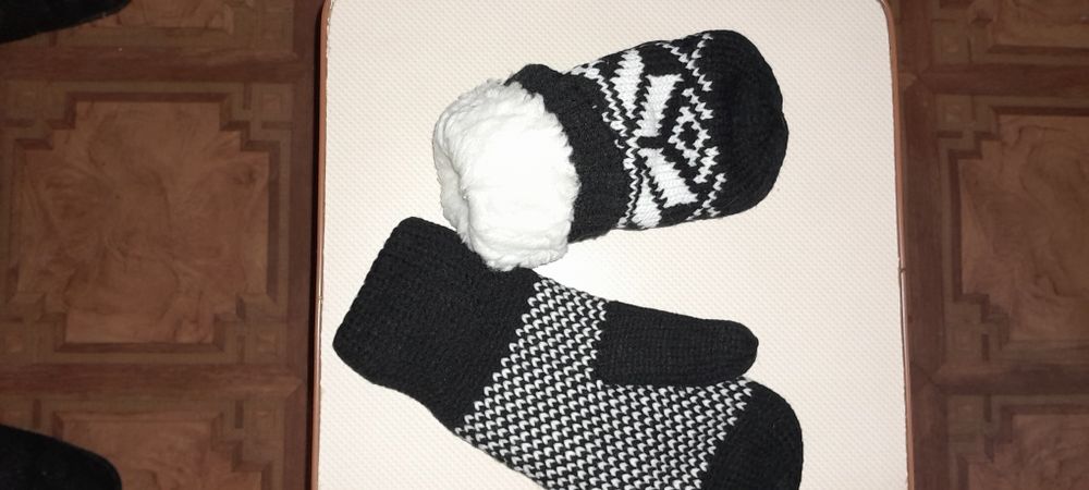 Продам утеплённые варежки.