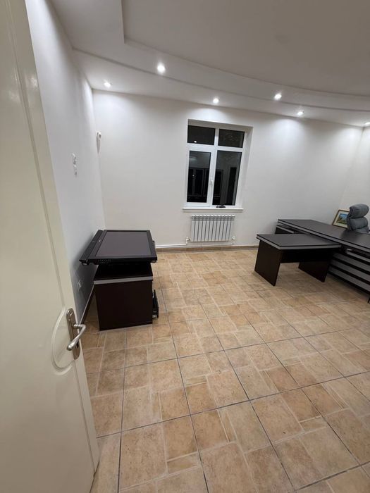 Продается нежилое в центре 1я линия