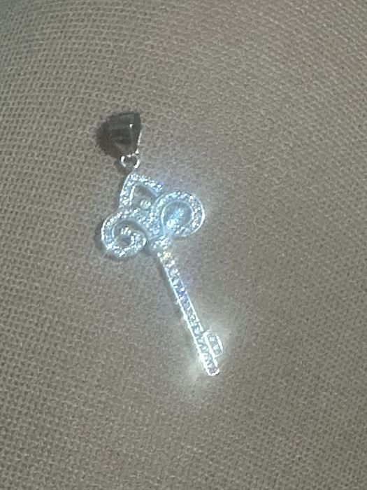 Клуч кулон серебеный очень красивый