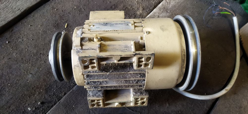 Продам электродвигатель.