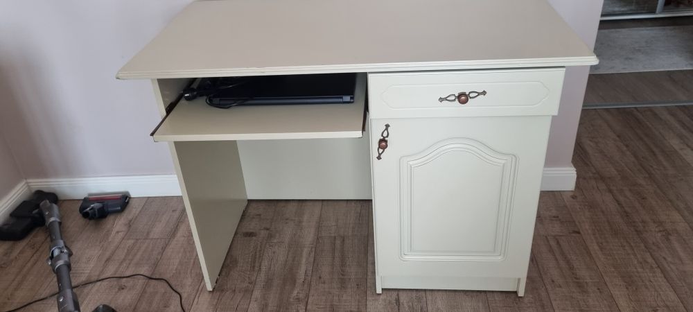 Birou lemn masiv alb-bej (culoarea untului)