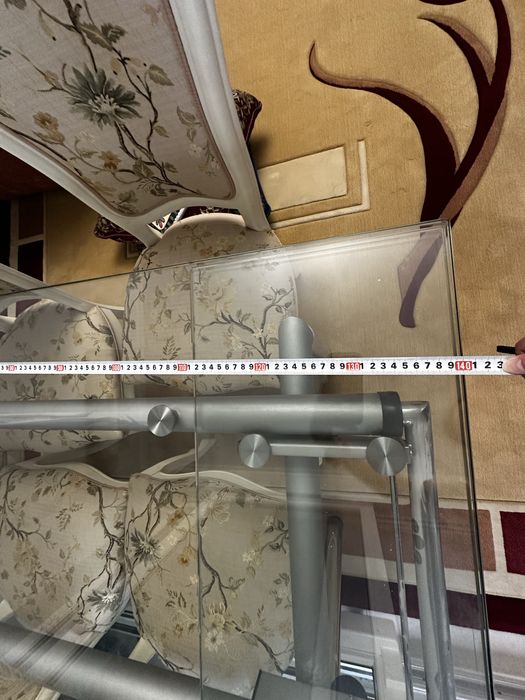 Кухонный стеклянный стол