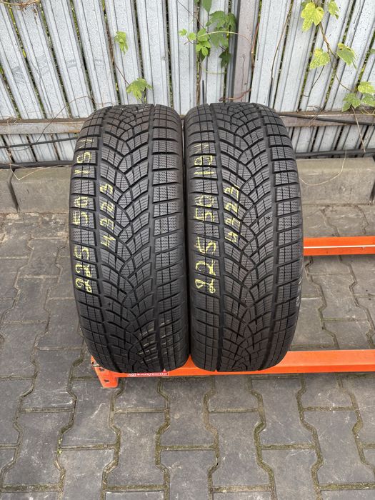 Anvelope Iarna 225/50/19 GoodYear UltraGrip Performance 225 50 19 R19