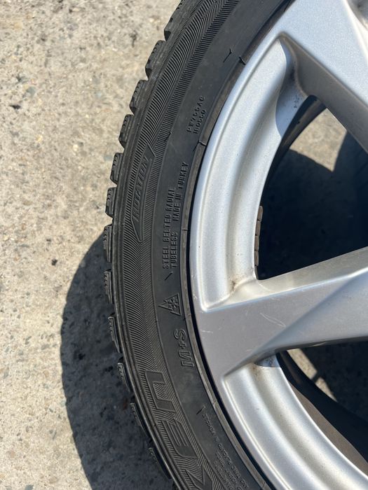 Anvelope marimea 235/45/R17 de iarna plus jante originale de audi