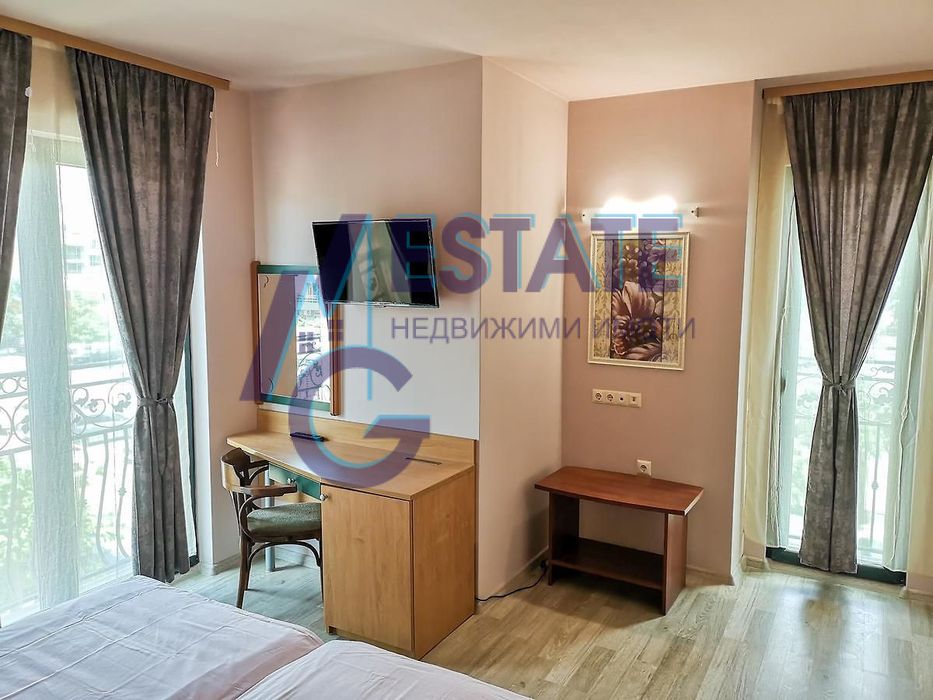 Продава целогодишно работещ Хотел в центъра на  кк.Слънчев Бряг