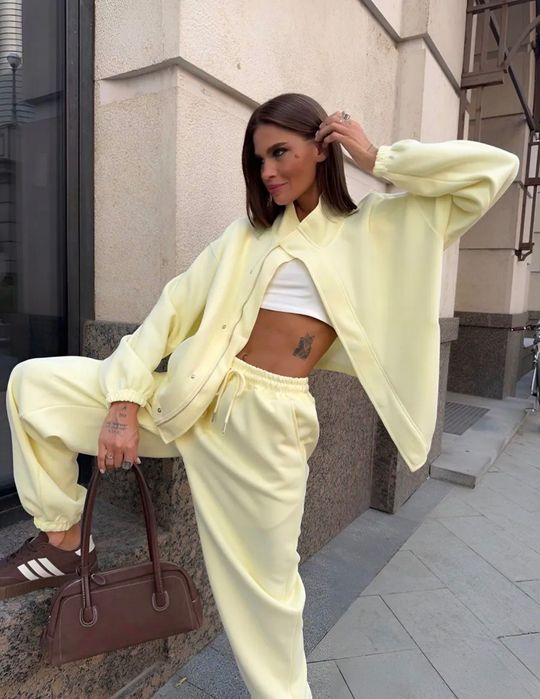 Костюм сливочного цвета