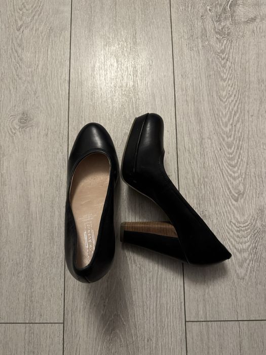 Pantofi negri, noi