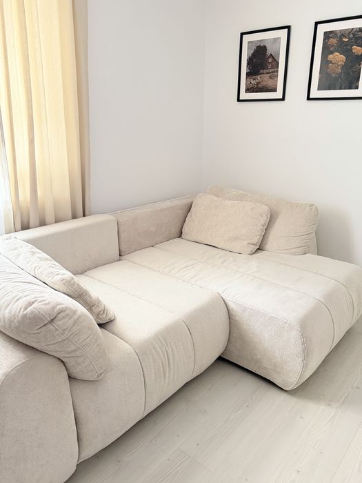 Canapea extensibila/ Coltar extensibil. Lada pentru depozitare.