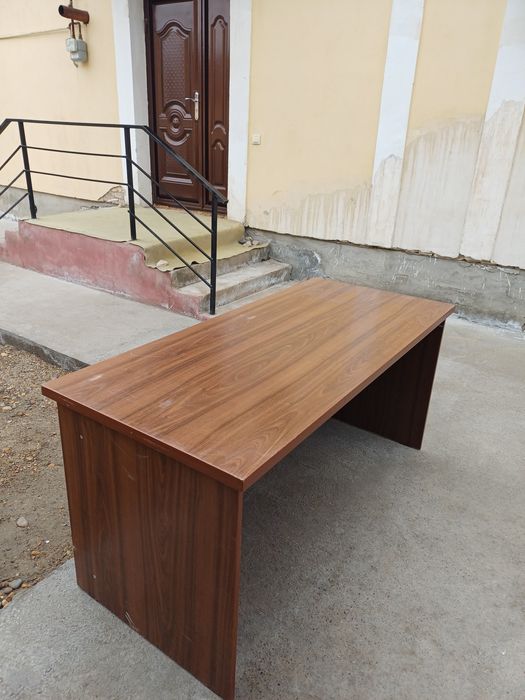 Стол сотилади. Оффис ёки уй учун