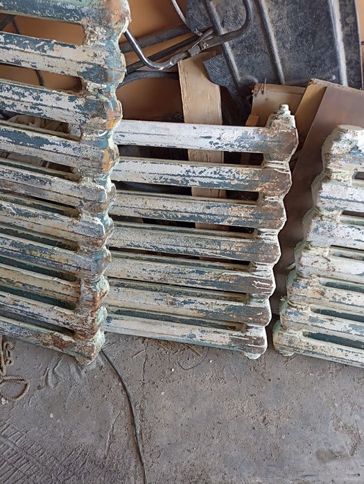 Продам чугунные батареи.