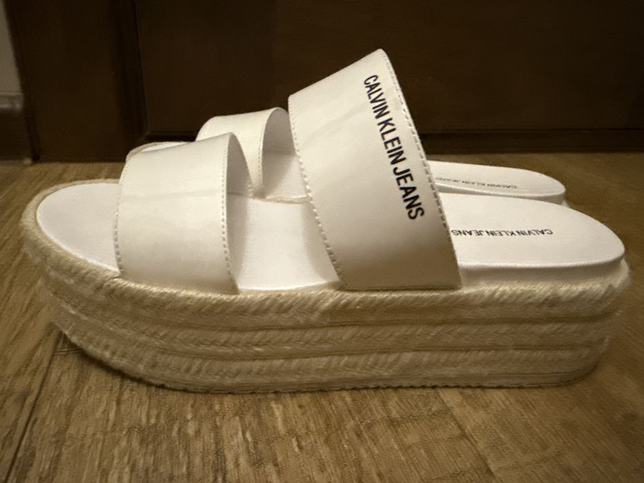 Продам белые сандали Calvin Klein Jeans Frances