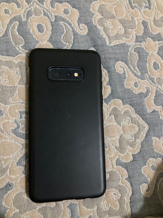 Samsung s10e продам