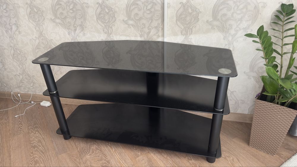 Продается стеклянная тумба под тв