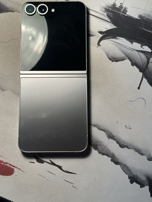 Продаю Z flip 6 , в прекрасном состоянии