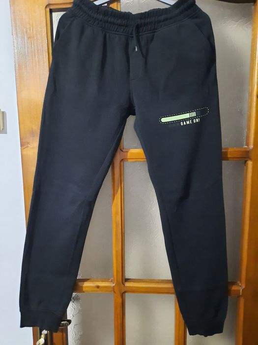 Lot 5 perechi de blugi și o pereche pantaloni de trening