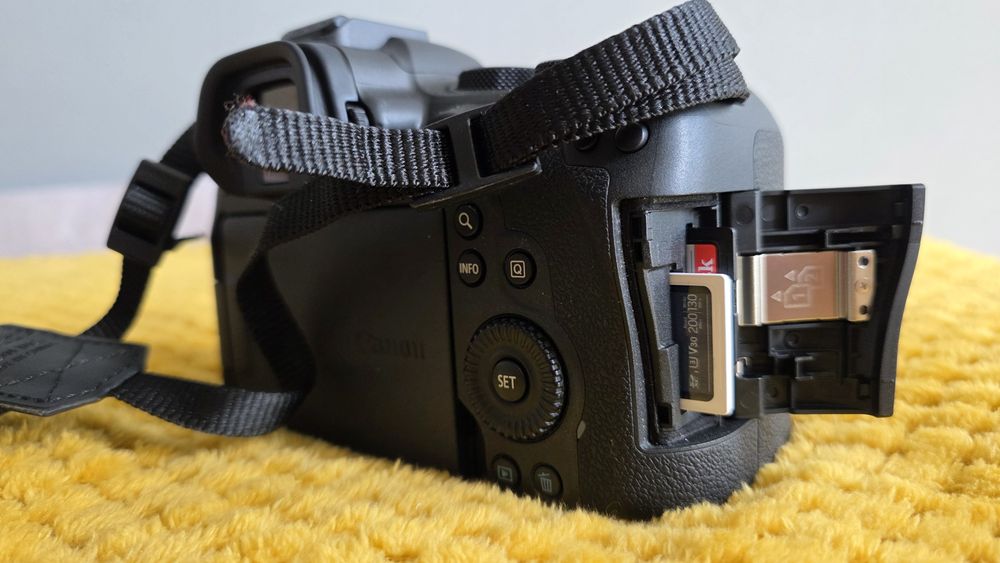 Canon EOS R6 mk II ca NOU, garanție F64, acumulator extra + card BONUS
