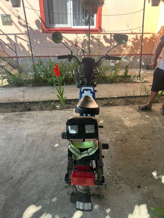 se vinde bicicleta electrică ZTECH stil scuter fara permis prinde 25 de kilometri ,bateria ține aproximativ 25 de kilometri