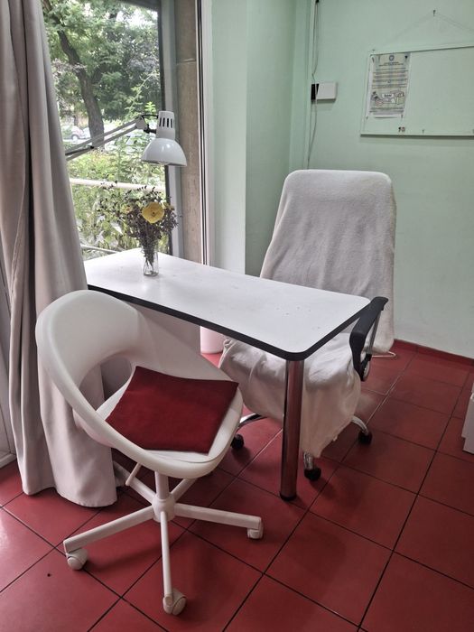 Dau in chirie post de lucru pt manichiura