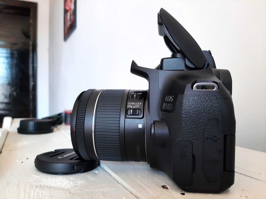 Canon EOS 850D DSLR с Canon EF 24-105mm f/3.5-5.6 IS STM