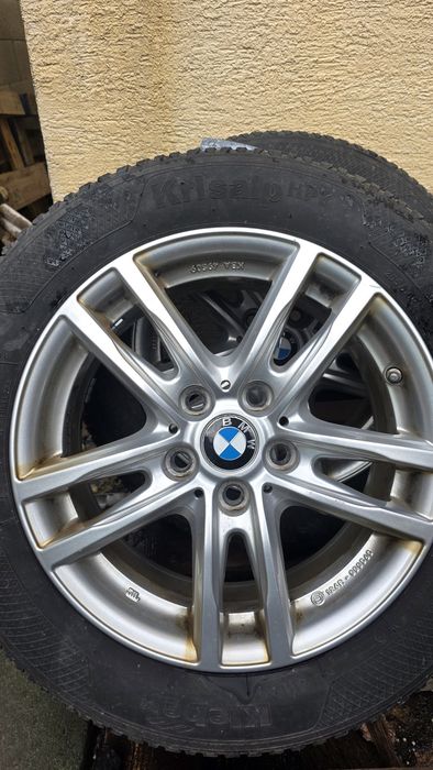 Genți BMW aproape noi