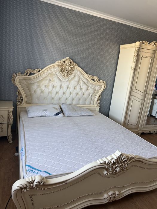 Продается спальный гарнитур