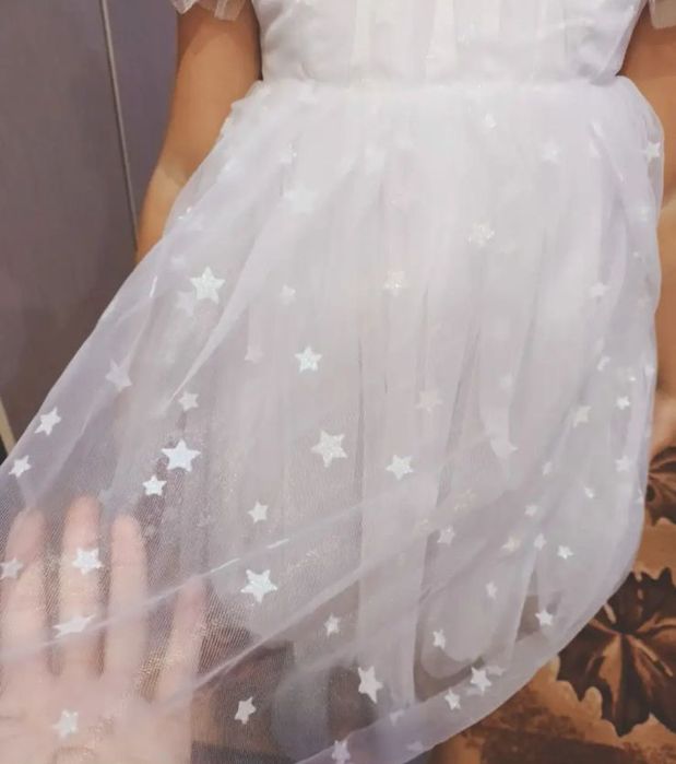 Платье белое ,на 2-3 года