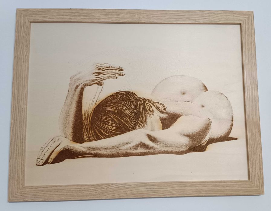 Tablou nud artistic gravat pe lemn
