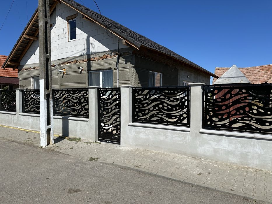 Gard jaluzea sau tabla decupata