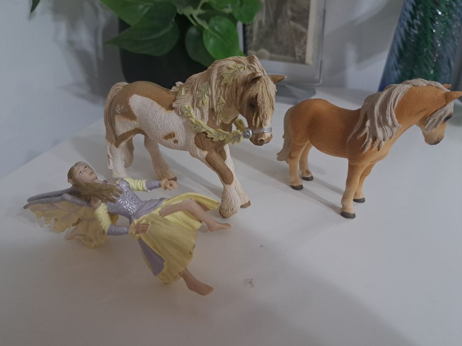 игрушка две лошадки