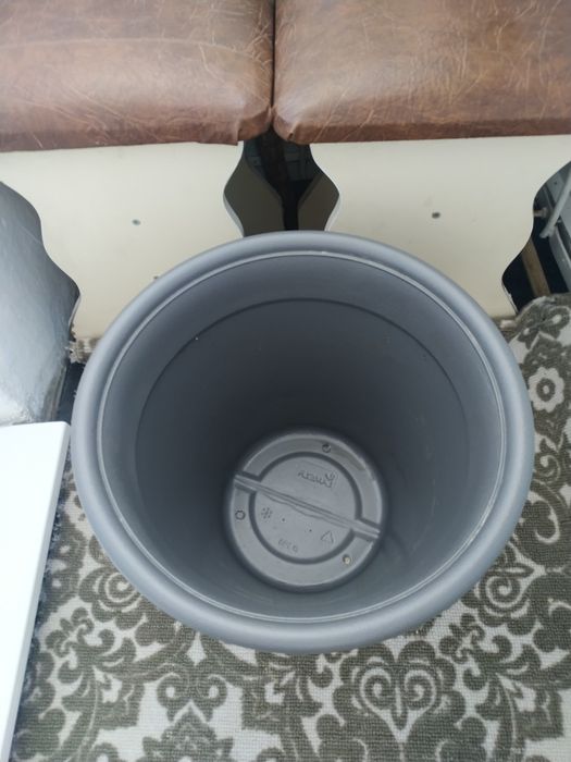 Продам горшок для цветов.