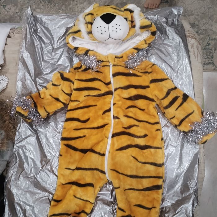 Продам новогодние костюмы