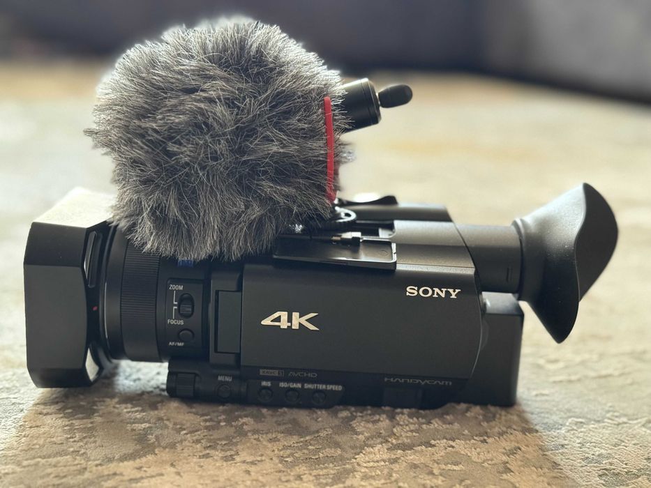 Cameră Video Sony FDR-AX700 – 4K HDR, Senzor 1" + SD Card + Mic