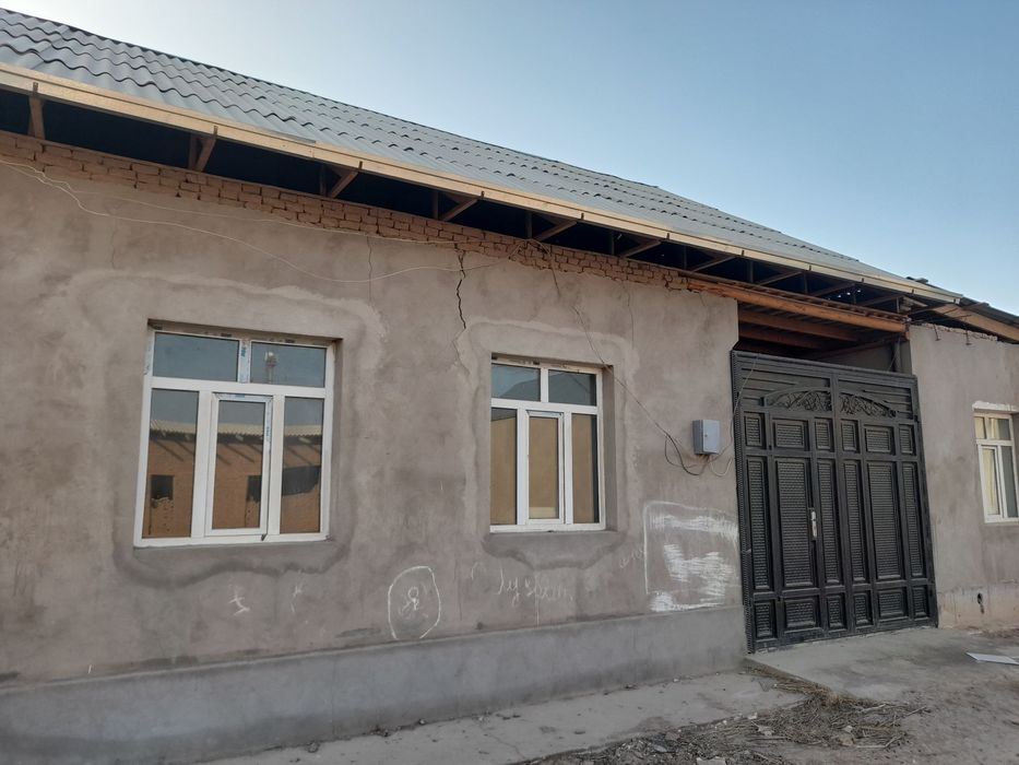 Ховли уй сотилади