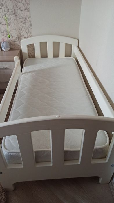 Продам  деревянную кровать